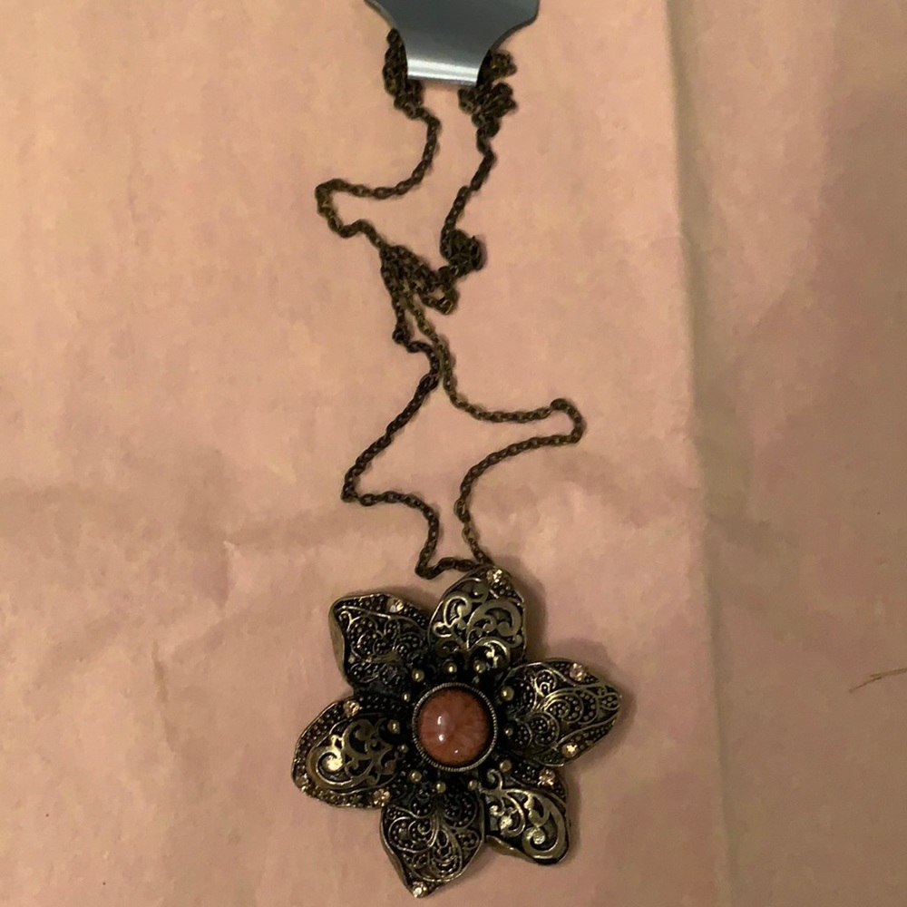 NWT Happy Girls Bohemian Flower Necklace Dark Gold